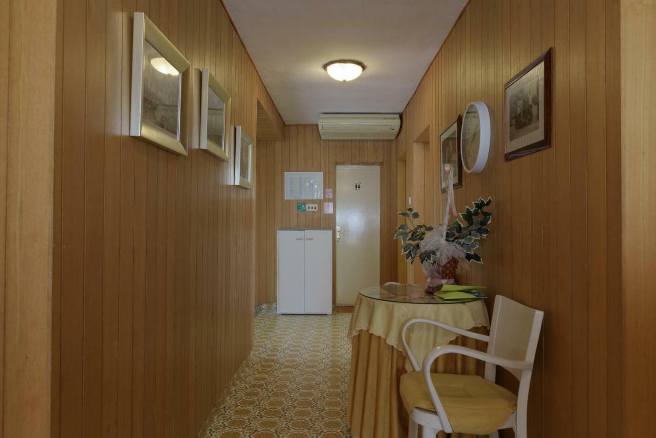 Rooms Mirjana - Centre Of Trogir Exteriér fotografie